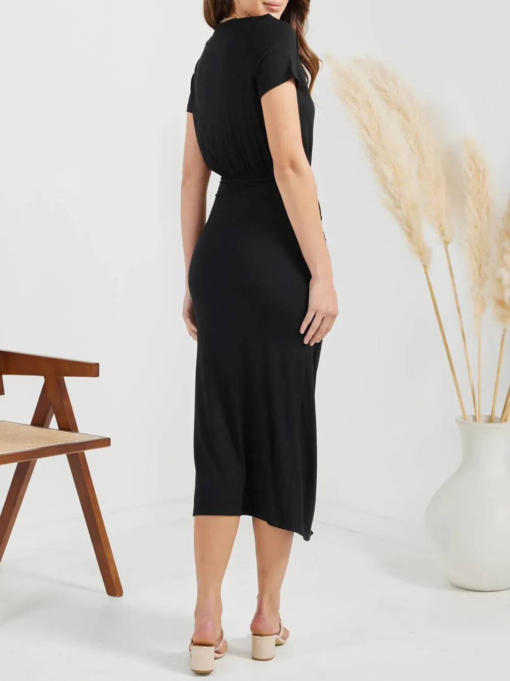 Robe fendue à manches courtes