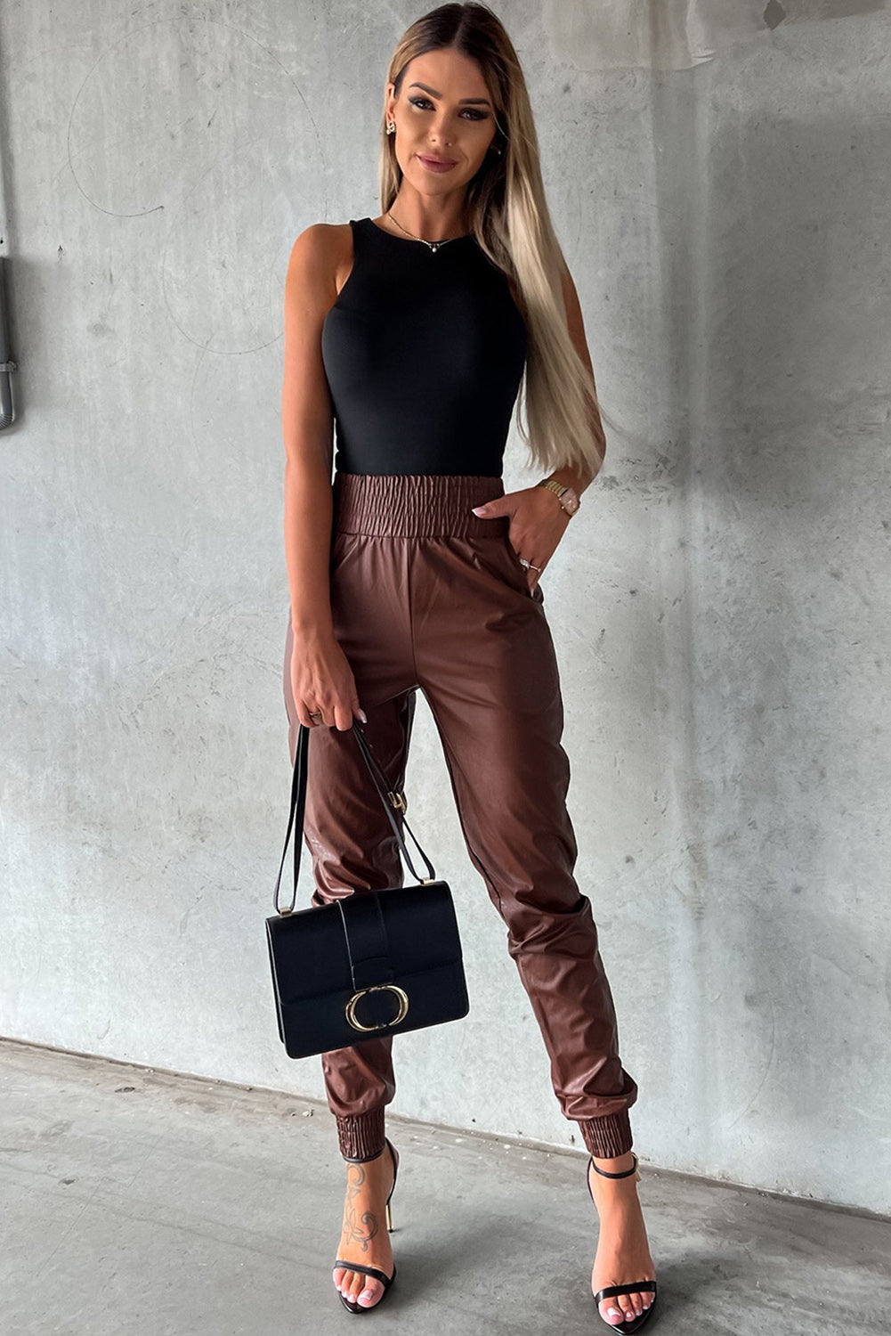 Pantalon skinny noir en simili cuir smocké