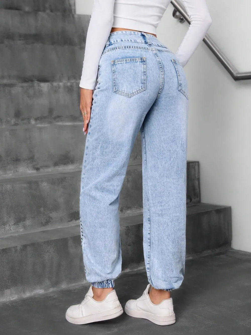 Jean taille haute clouté