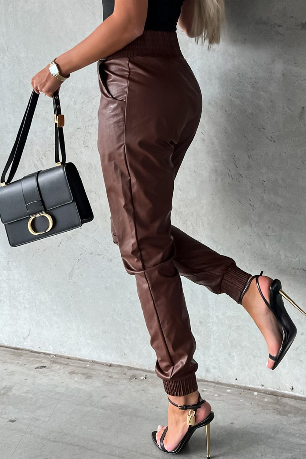 Pantalon skinny noir en simili cuir smocké