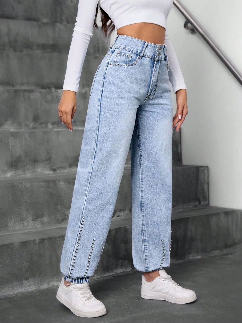 Jean taille haute clouté