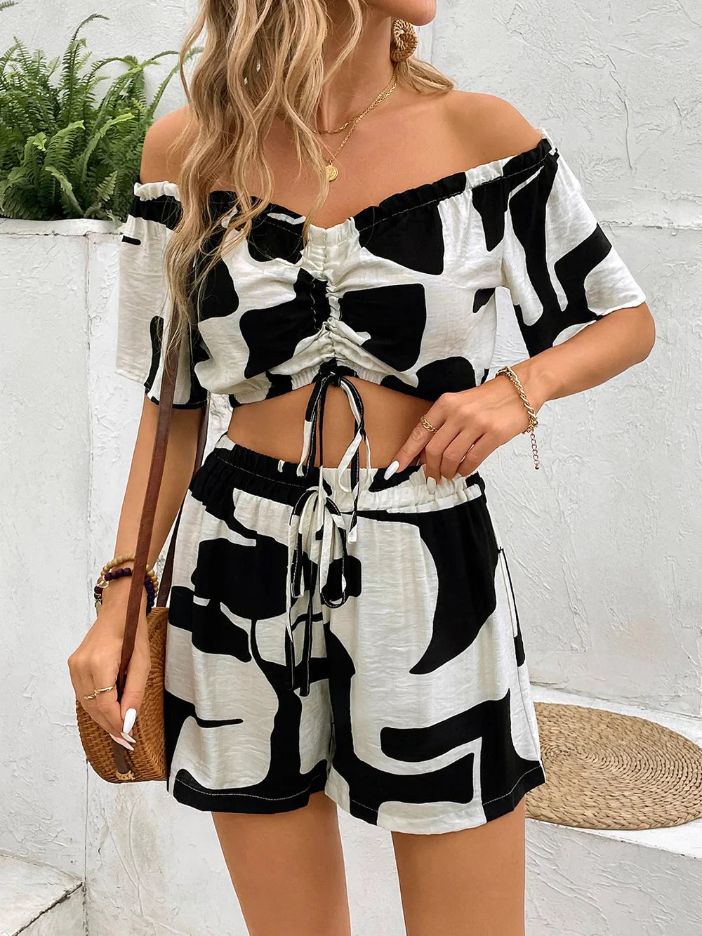 Ensemble épaules dénudées et short