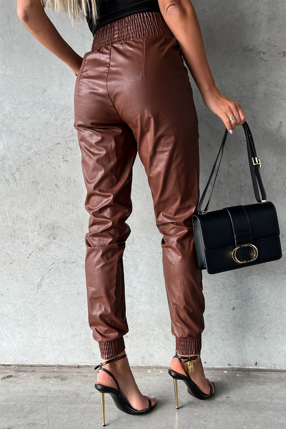 Pantalon skinny noir en simili cuir smocké