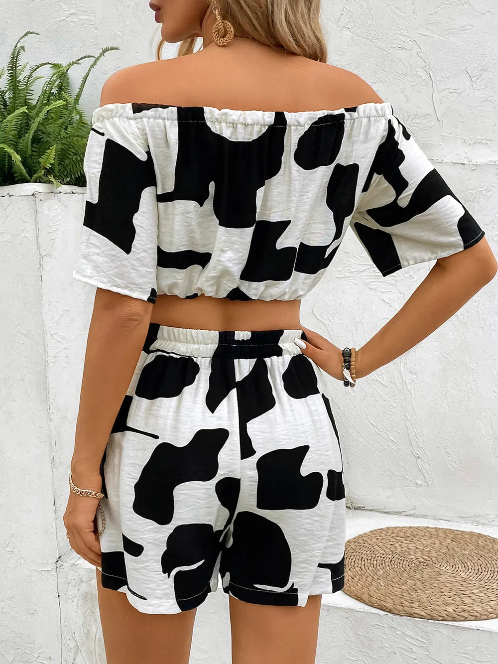 Ensemble épaules dénudées et short