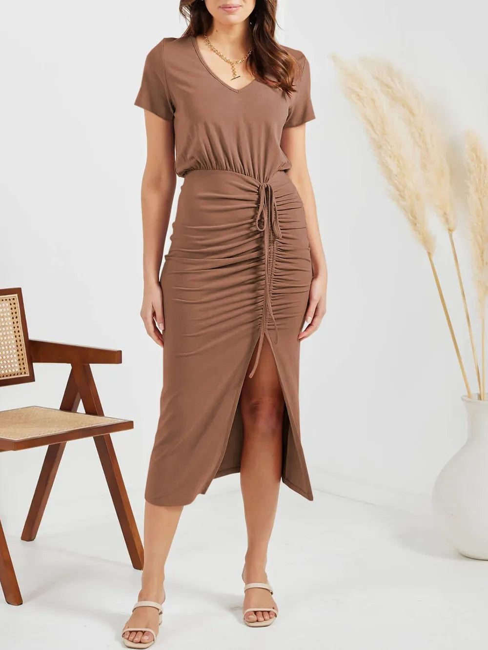 Robe fendue à manches courtes